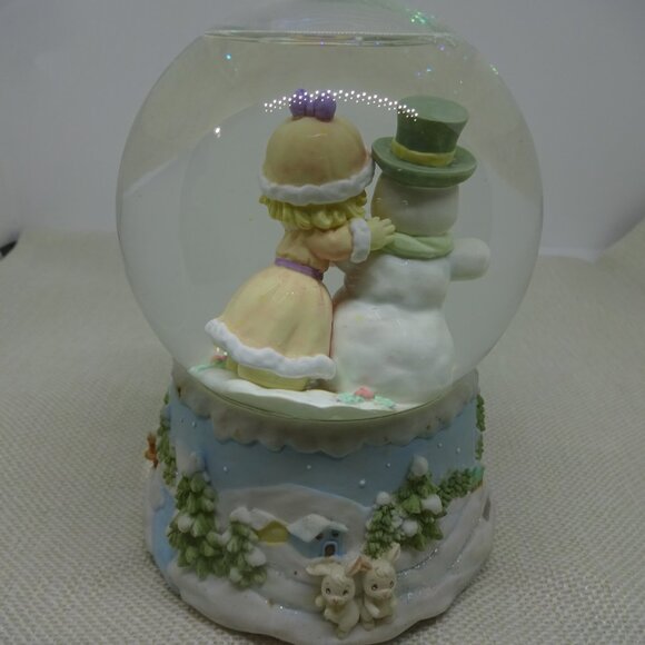 PRECIOUS MOMENTS 2000 Musical Snowglobe WE WISH YOU A MERRY CHRISTMAS EUC - Picture 2 of 4